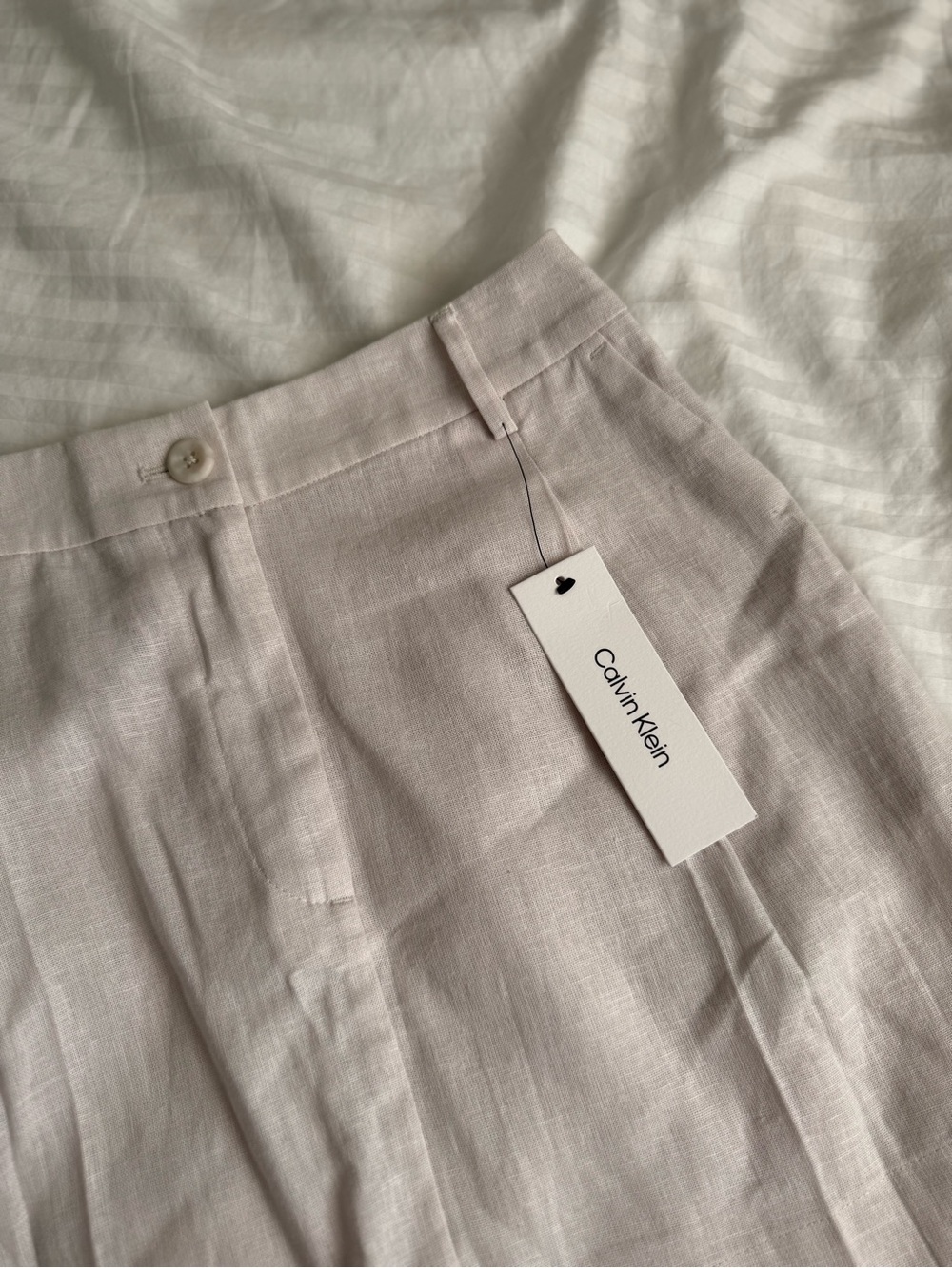 Calvin Klein Pleated Linen-Look Mini Skirt – Light Stone – Size 2 New With Tags